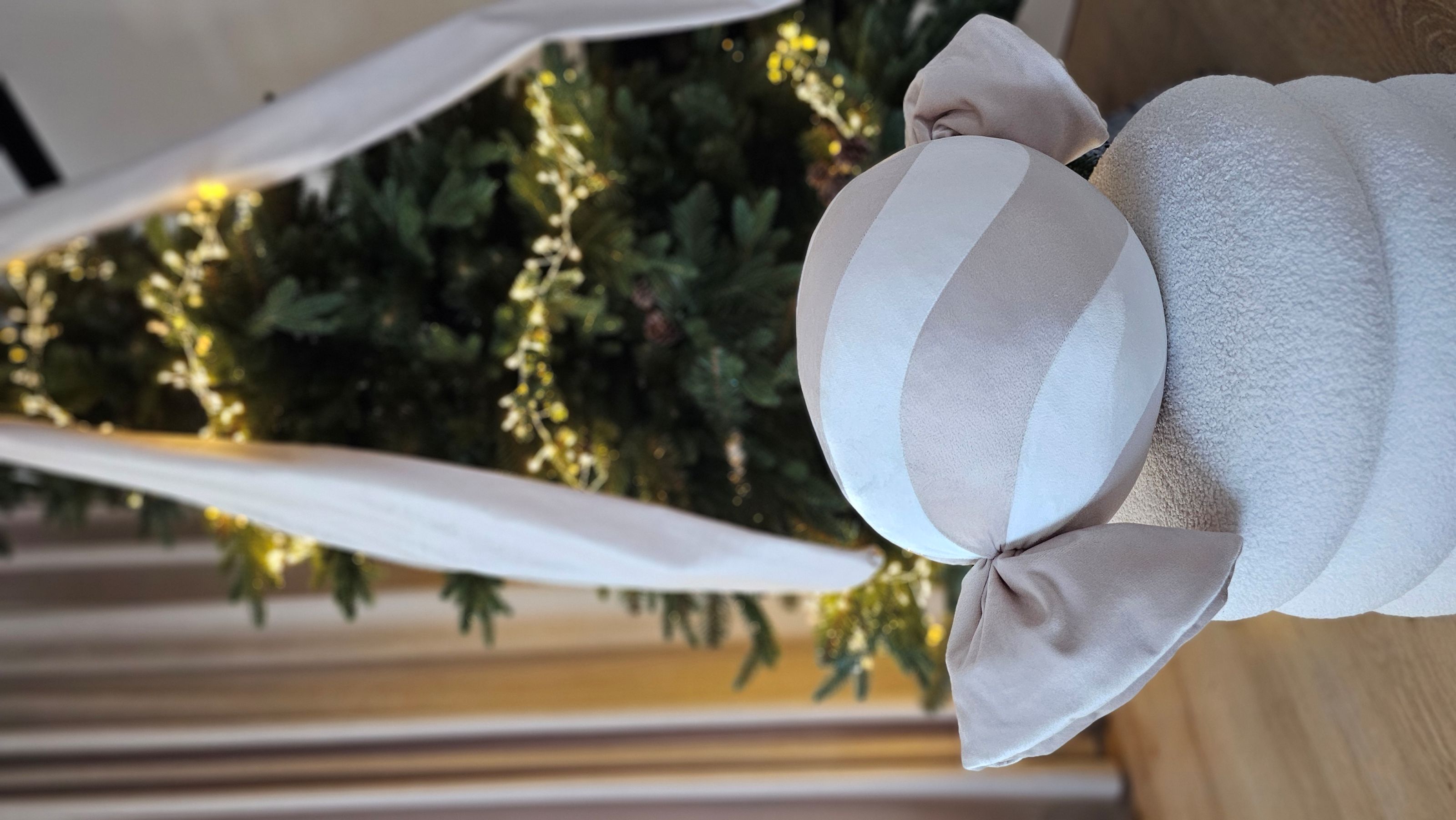 poduszka cukierek beżowa zdjęcie 1