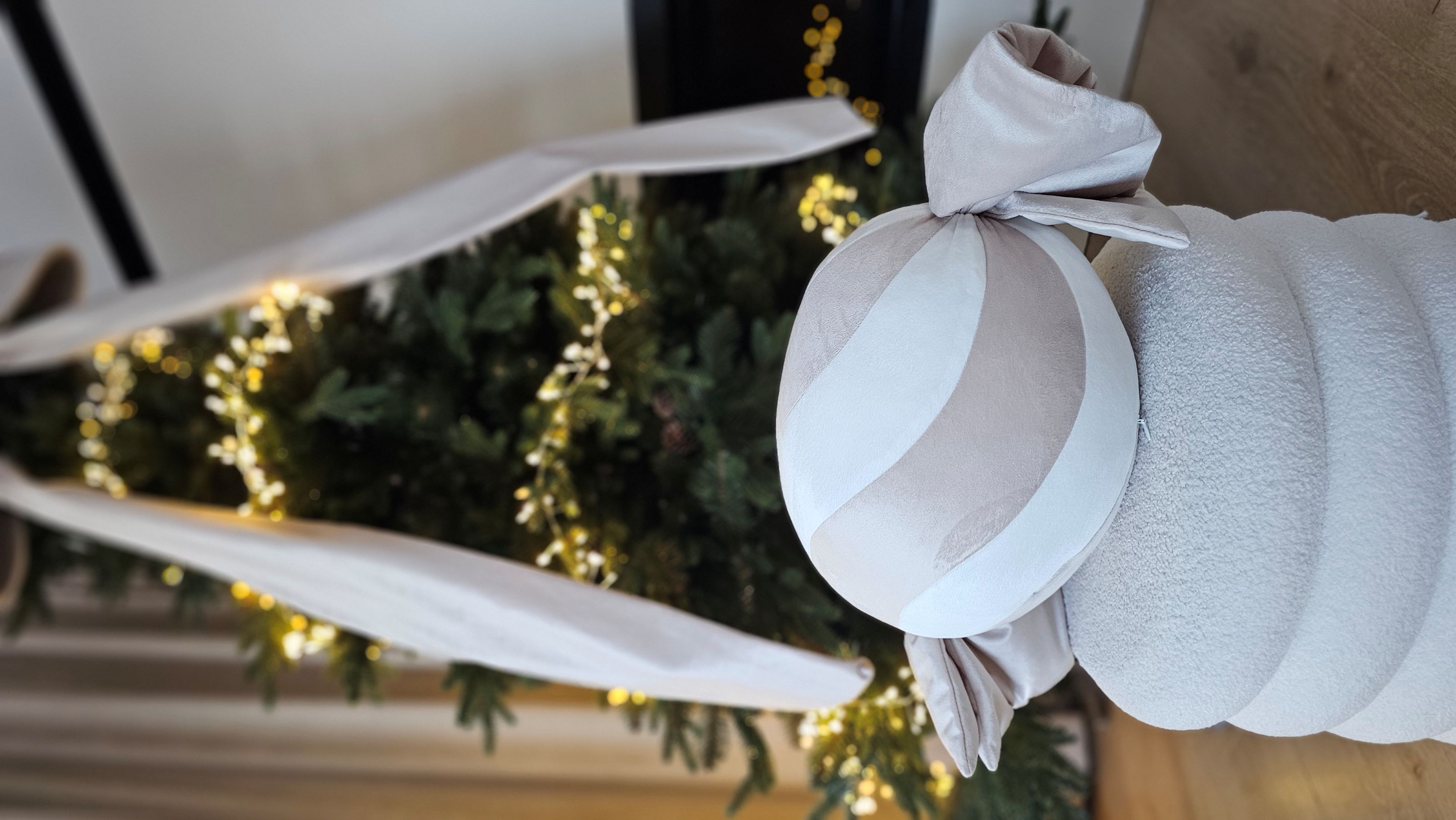 poduszka cukierek beżowa zdjęcie 2