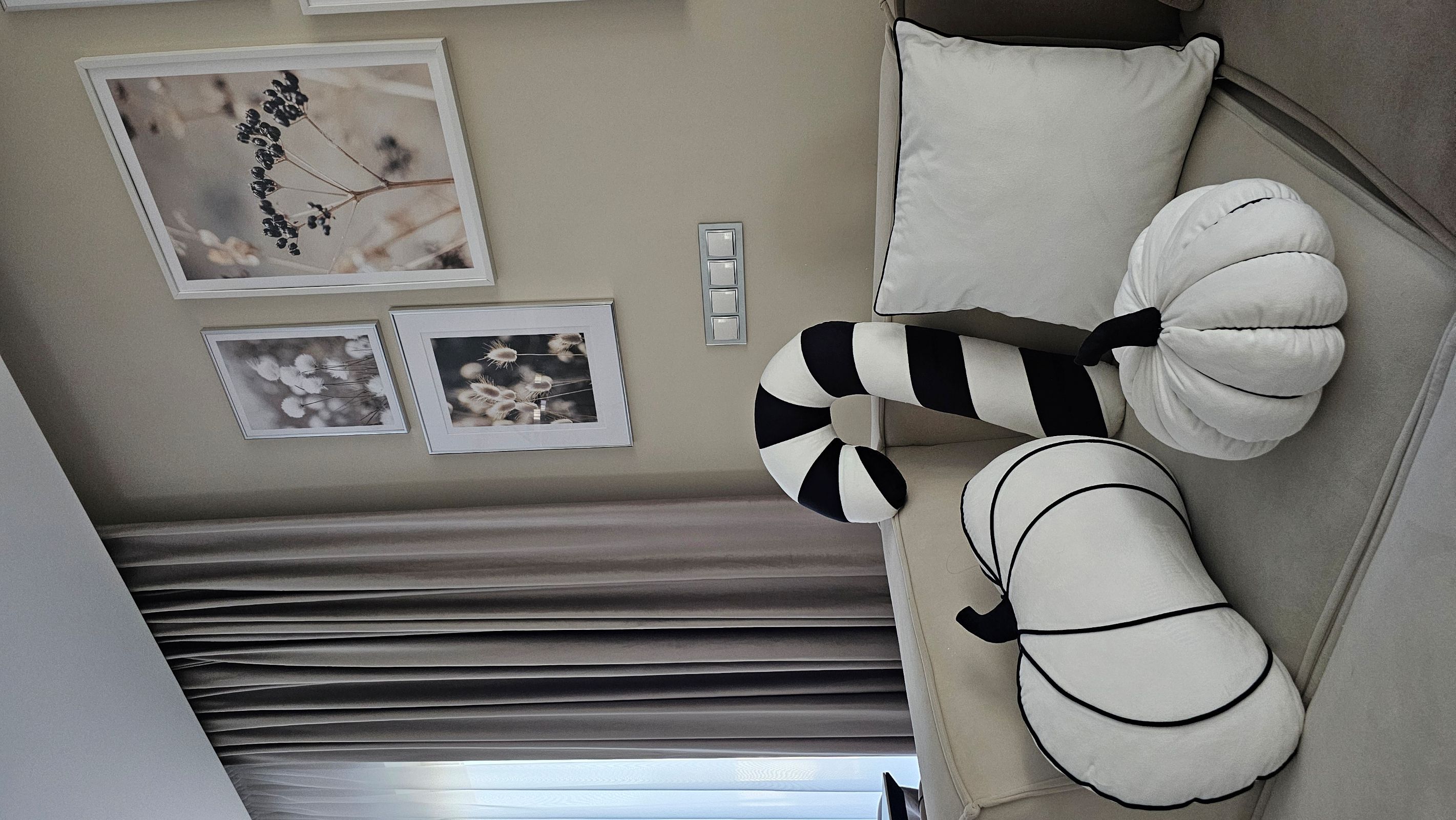 poduszka laska biało-czarna zdjęcie 1