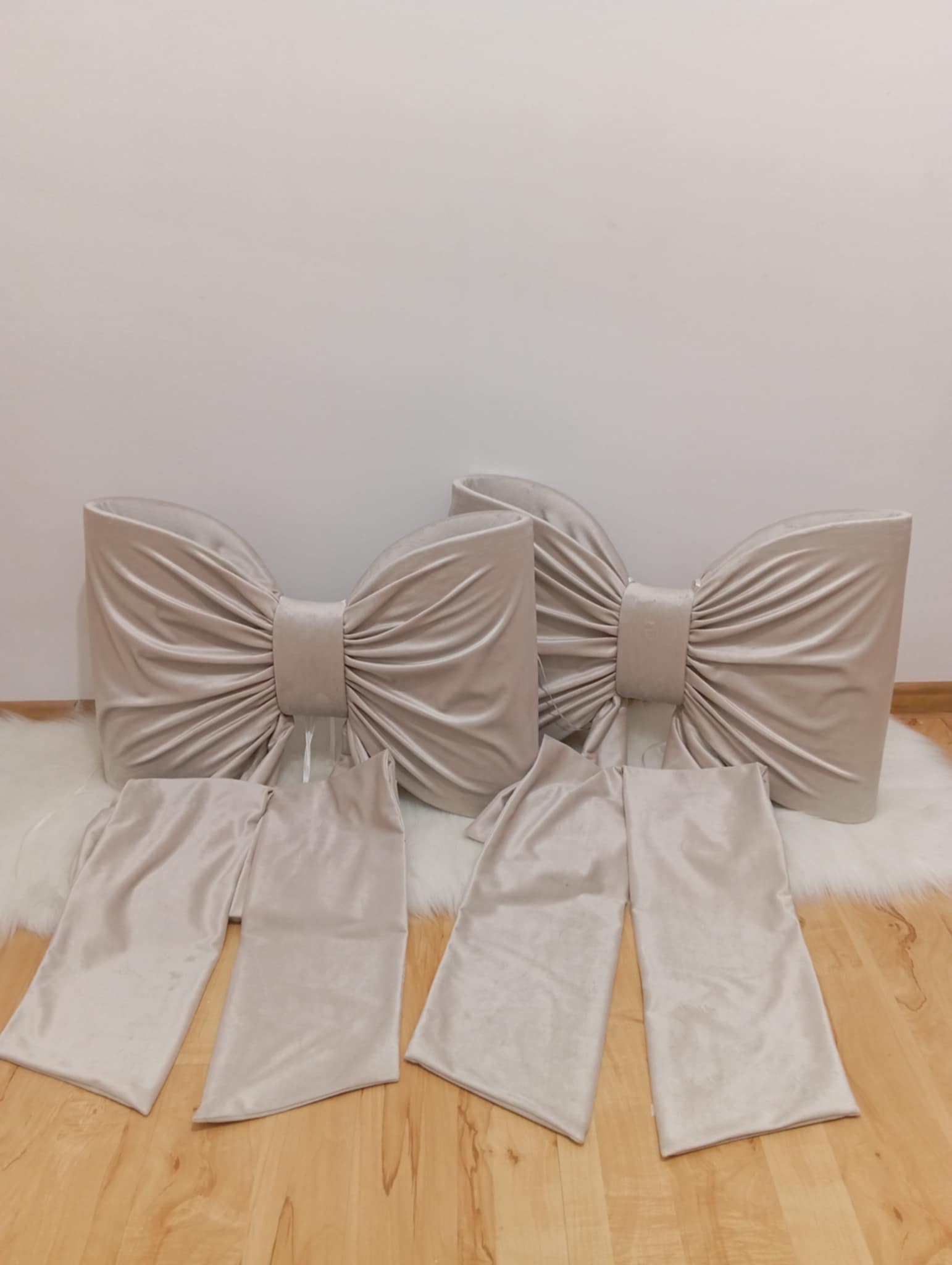 kokarda beżowa velvet zdjęcie 2