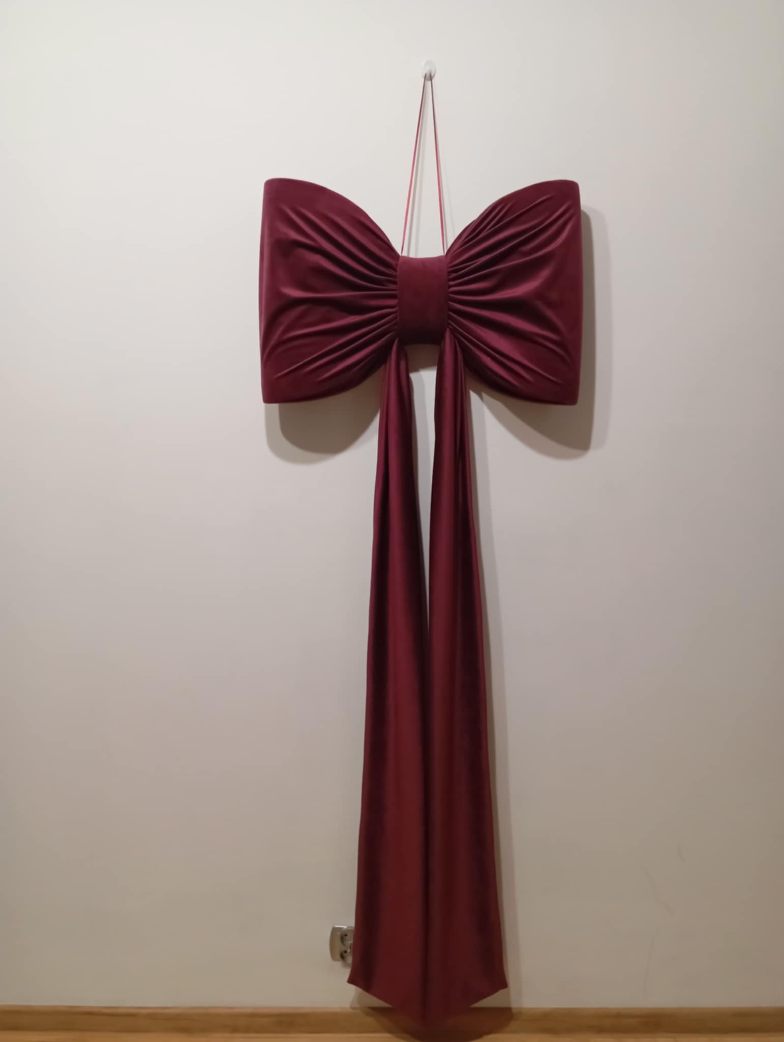 kokarda bordowa velvet zdjęcie 2