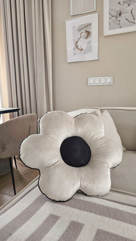 poduszka kwiat z lamówką