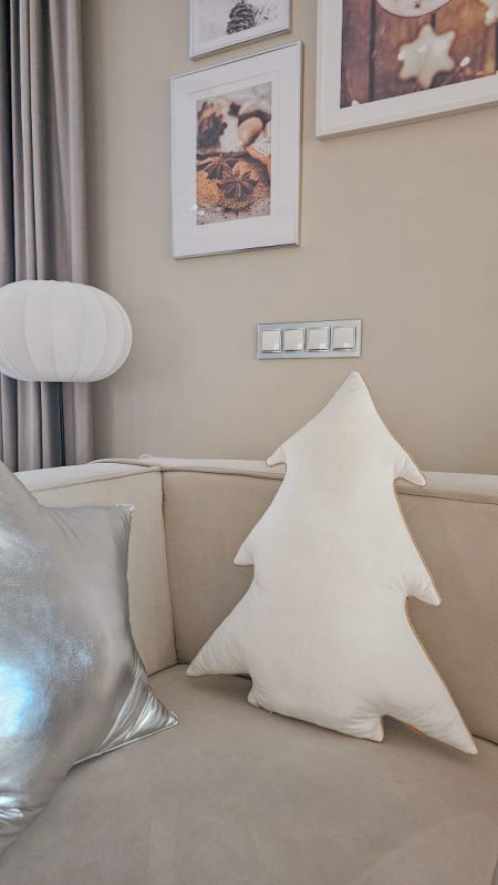 poduszka choinka biała lamówka błyszcząca