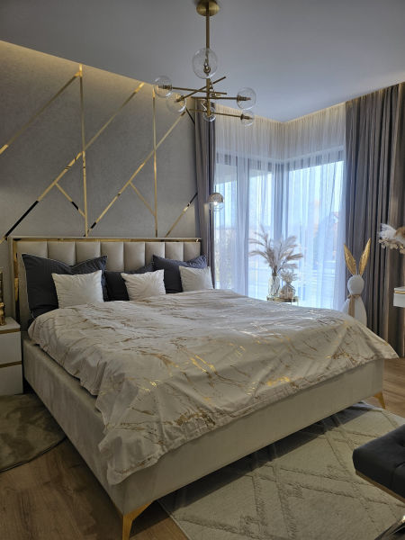 Narzuta velvet marmur krem ze złotem