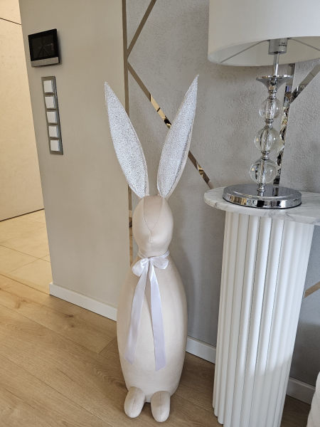 Zając 130cm beżowy ciepły uszy cekin biały kokarda biała