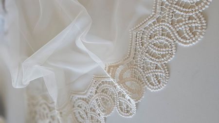 Bambus z haftem ecru