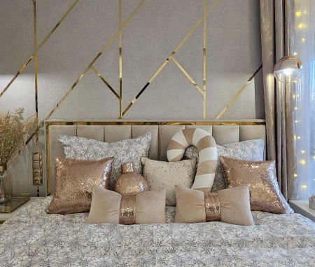 Zestaw 4 poduszek velvet beżowy cekiny różowe złoto