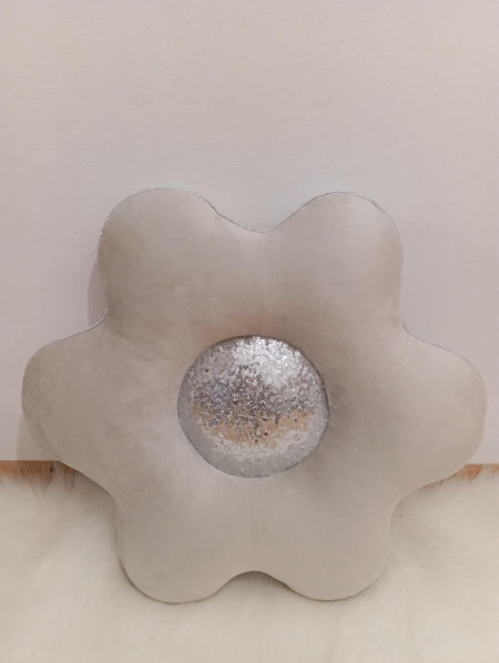 Poduszka kwiat szarobeżowy cekin