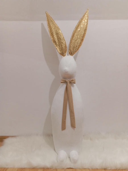 Zając 130 cm biały velvet uszy złote cekiny